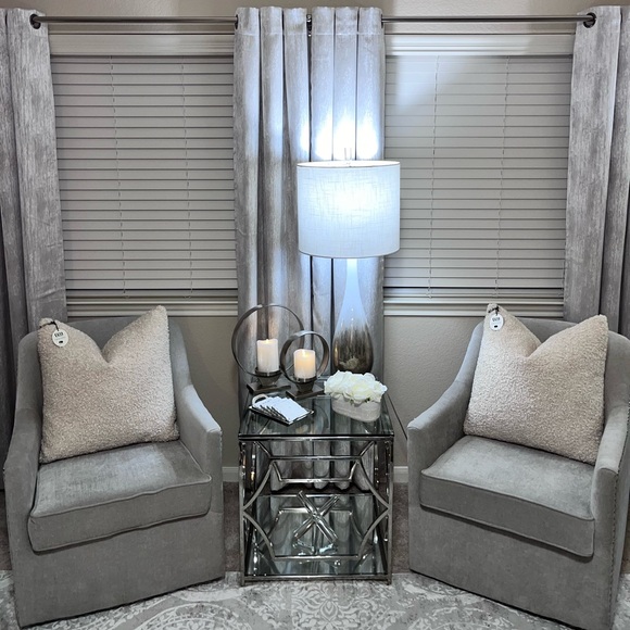 COPY - 1-NWT CALLISTO HOME BOUCLE DECORATIVE
THROW PILLOW (Read description for… - Picture 3 of 15